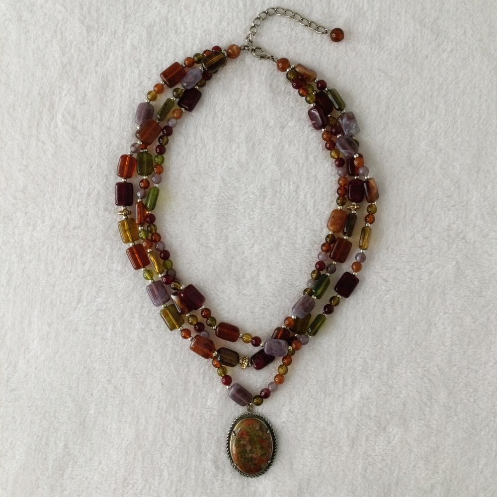 LAST CHANCE -RE-LISTING AT $48 TOMORROW Vtg Unakite Pendant Lucite Bead Necklace - Picture 5 of 16